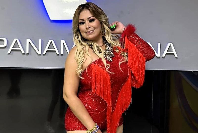 JACKIE JAMAS PENSE EN CANTAR CUMBIA PERUANA