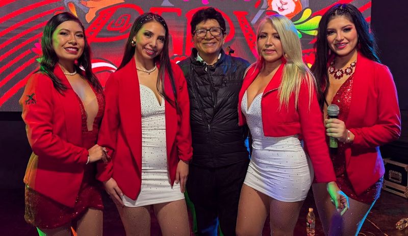 PINTURA ROJA LA CHICHA NUNCA MUERE